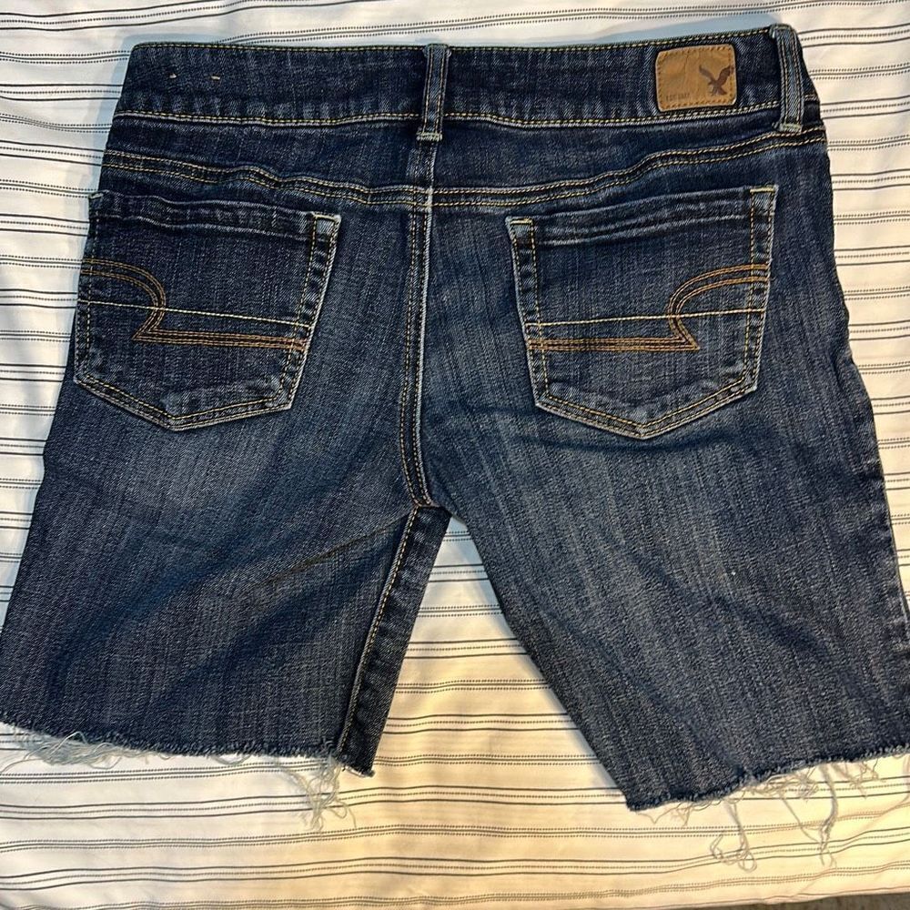 American Eagle Boyfriend Stretch Jean Shorts Size 4. Waist: 29 inches
